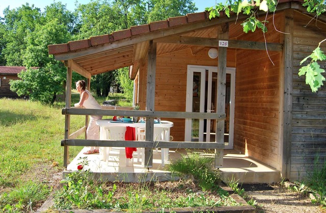Cottage with terrace, near swimming paradise