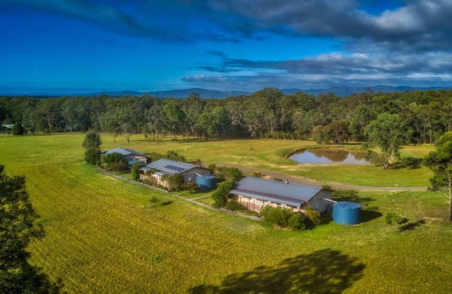Cottages on Lovedale - No. 2 (2 bedroom) - 2 bedroom, 2 bathroom cottage in convenient Lovedale location