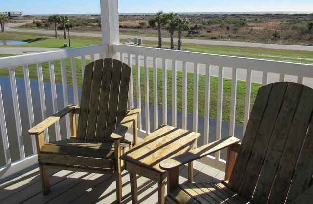 CottageVacations4u Sea View- ocean view-elevator-pool club-DOG FRIENDLY
