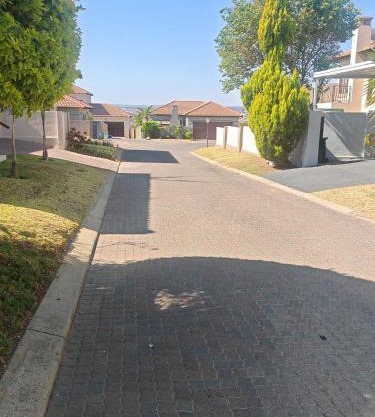 Cottonwood Close