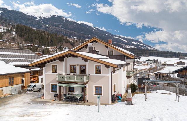 Country house with garden near ski lift
