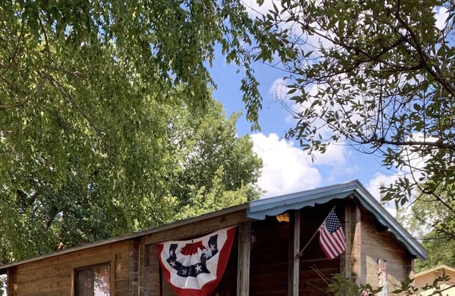 Country Accents - Patriot Cabin
