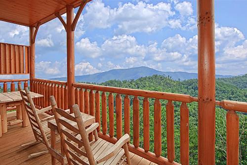 Country Bear Cottage by Venture Smoky Mountains