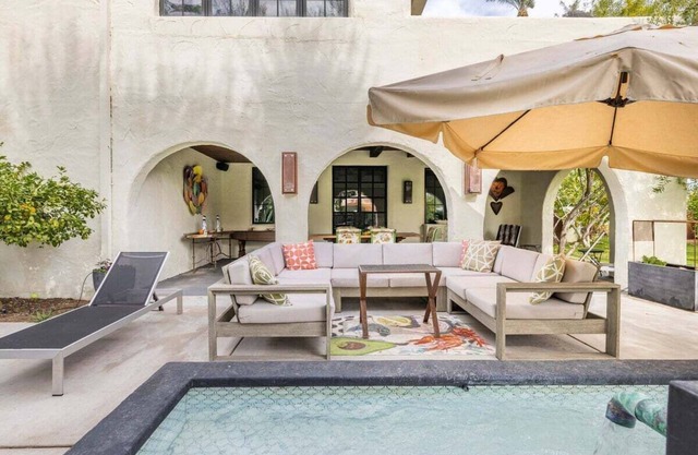 Country Club Villa, Heated Pool w/Hot Tub