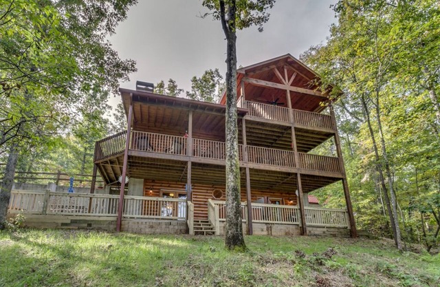 Country Dreams | Near Ocoee River | Hot Tub | Fire Pit