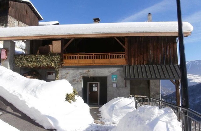 Country farm located 7km from the Celliers gondola lift linking Valmorel/St François Longchamp (Le G