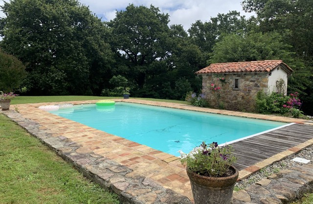 Country house, 6 km from the beach, at the foot of La Rhune.