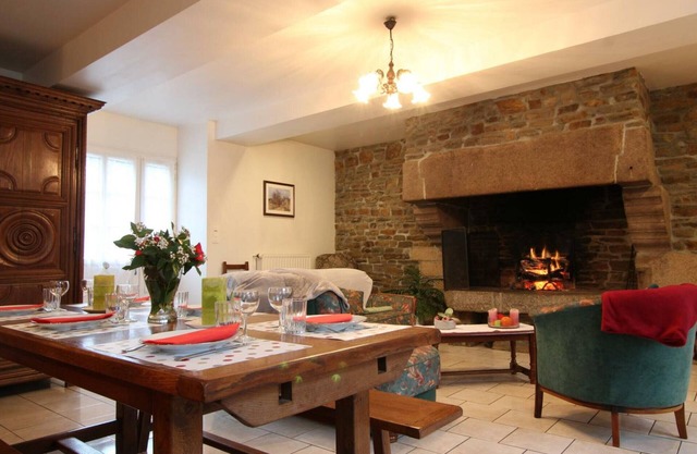 Country house, 4 bedrooms, pets allowed, near Mortain