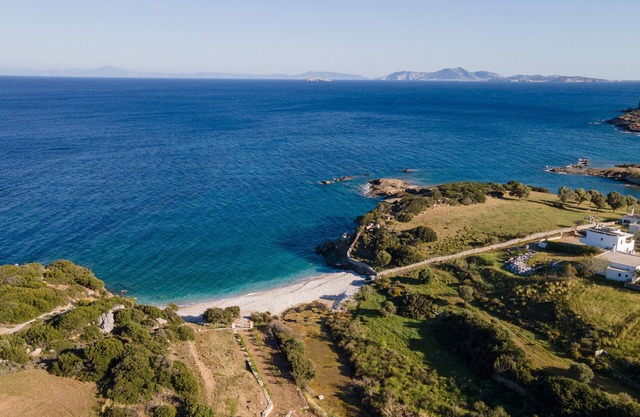 Country House 'Apiliotis Sunrise Beach Villa' with Sea View, Wi-Fi and Air Conditioning