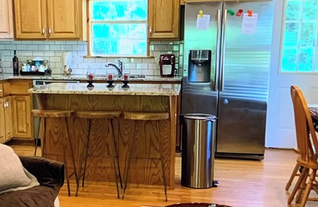 Country House by the Creek in Sylva/Pet friendly!