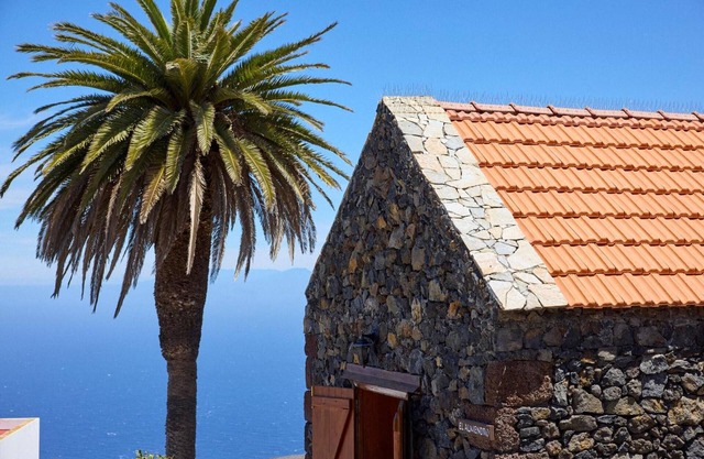 Country House 'El Moral' with Sea View, Shared Terrace and Wi-Fi