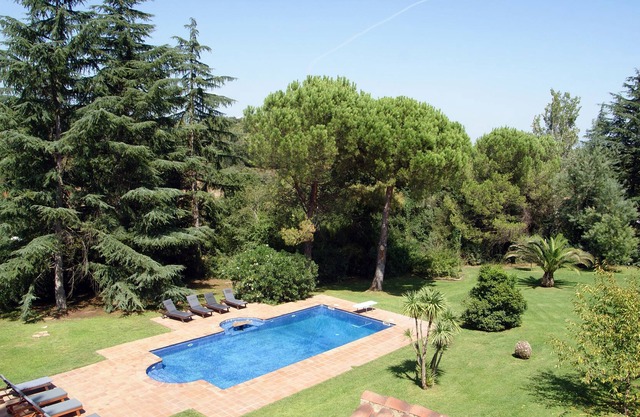 Country House with Beautiful Garden And Pool In Spectacular Setting