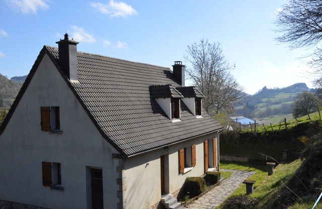 Country house in the mountains feet