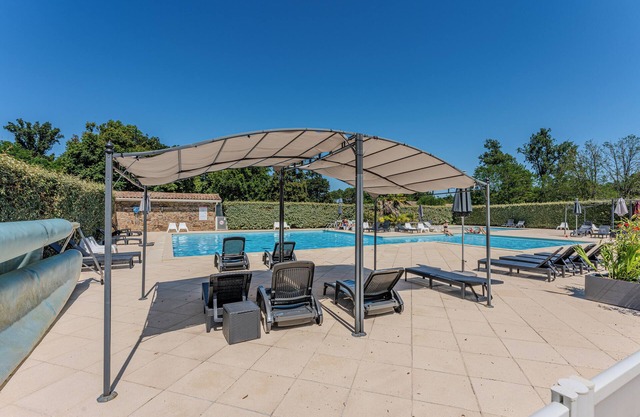 Country House 'Villa De Rêve Dans Un Parc Magique' with Private Terrace, Private Garden and Wi-Fi