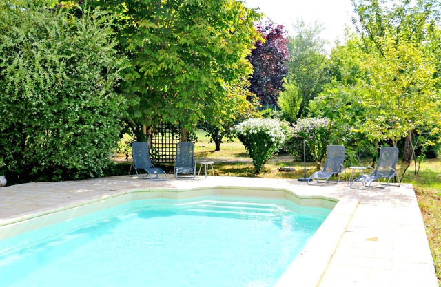 Country house with private pool on a spacious green plot with lots of privacy