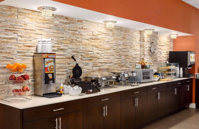Country Inn & Suites by Radisson, Nashville Airport, TN