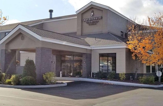 Country Inn & Suites by Radisson Erie