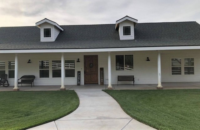 Country Living! Large 2500 square foot home on 2 acres
