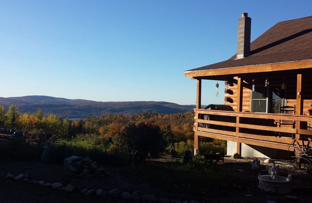 Country Log Cabin, Short/Long Term, First Floor Apartment! Mountain Top Views!