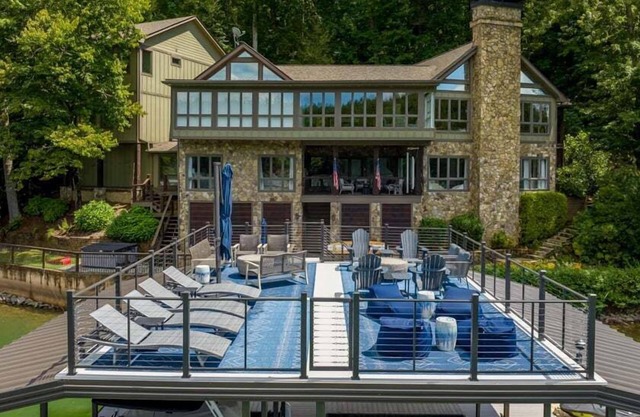 Country Roads - Lake Front | Hot Tub | Pool Table | Shuffle Board | Arcades