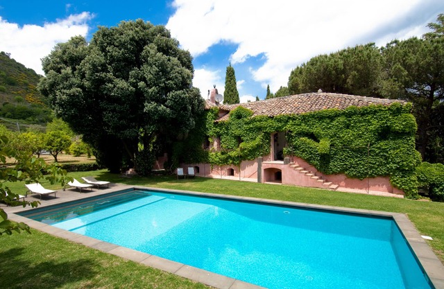 Country villa with private pool, large garden