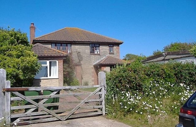 Countryside Cottage 5 mins from the sandy beaches on the Isle of Wight.