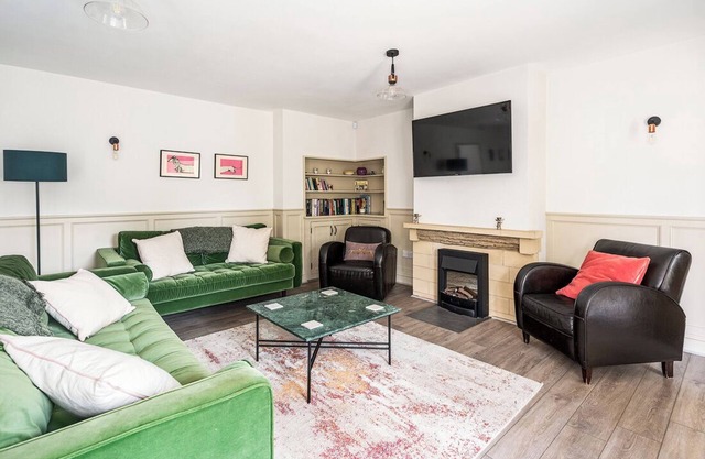 Countryside Cottages with access to pool & spa near Bath