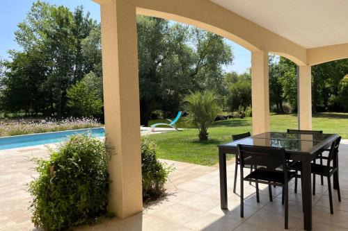 Countryside getaway family stay air-conditioned swimming pool