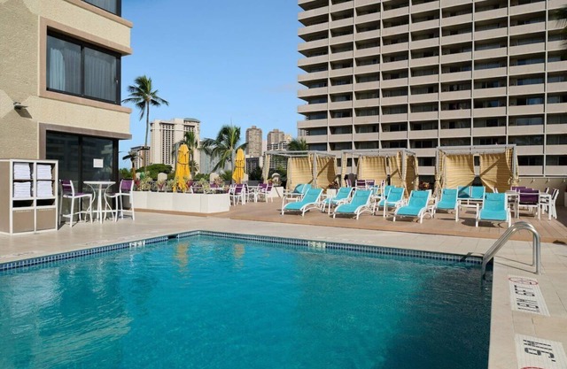 Couple Retreat | Room w/Relaxing Waikiki View & Free Daily Hot Breakfast