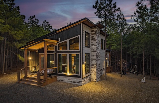 Couples Retreat: Sauna, Massage Chairs, Hot Tub