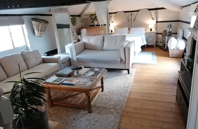 Courtyard Apartment near Windsor, and the Great Park
