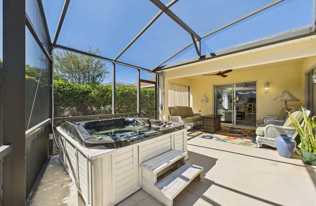 Courtyard Villa with Spa in Belvedere