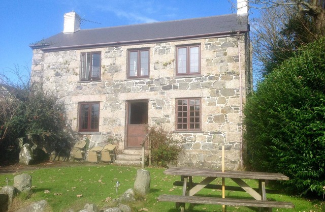 COVERACK rural Cornish farmhouse sea views
