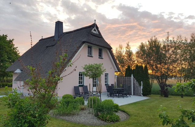 Coziness under thatch, fireplace, sun terrace