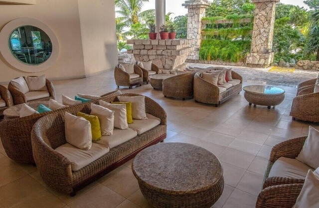 Cozumel Captivating Studio with Gym and Pool