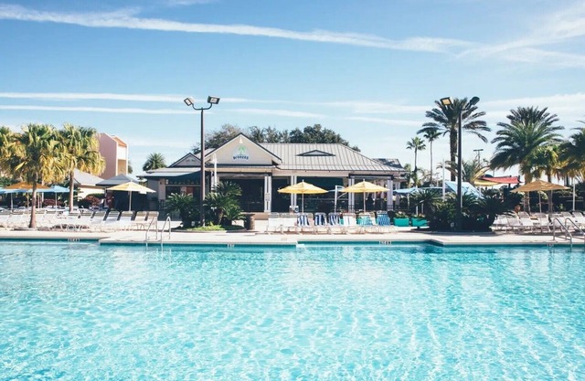 Cozy 1-2-bedroom resort less than 20 minutes away from Orlando theme parks.