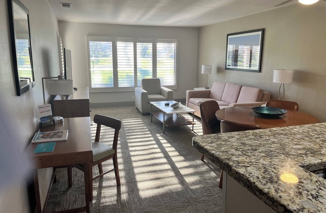 Cozy 1-bdrm condo in resort in Cathedral City.
