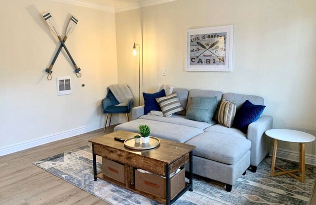 Cozy 1 Bed 1 Bath Close to Gondola w/Kitchenette!