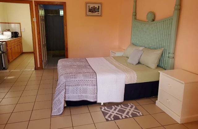 Cozy 1-bedroom apartment with WiFi, AC in enchanting Eau Piquant