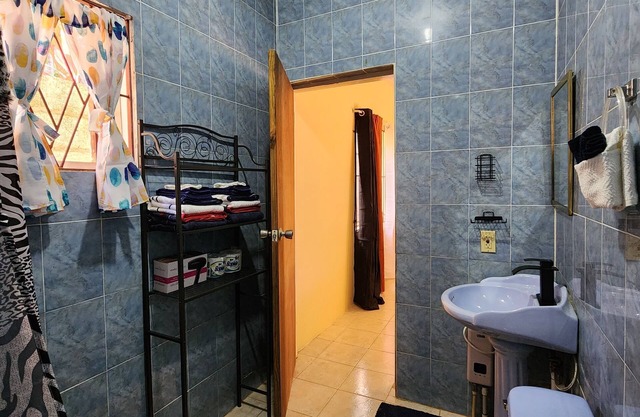 Cozy 1-bedroom apartment with AC and WiFi in charming Steer Town