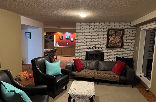 Cozy 1-bedroom apartment with WiFi, AC in pleasant Penticton