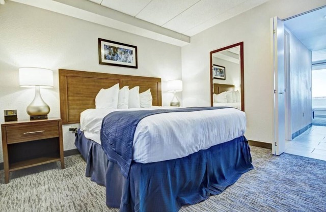Cozy 1-bedroom condo with WiFi, AC in marvelous Newport.