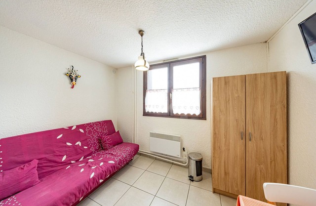 Cozy 16 m² studio for 2 in station center with TV and equipped kitchen