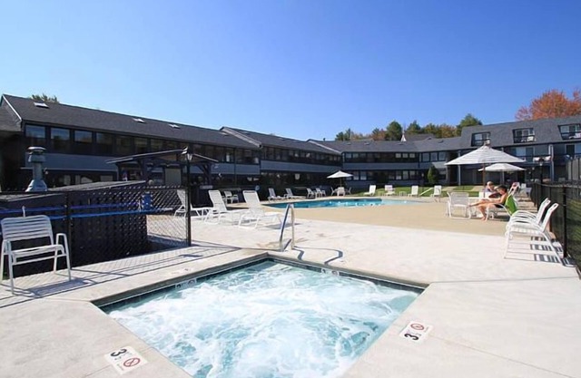 Cozy 1BR Condo near Beaches