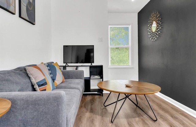 Cozy 1BR GuestHouse Apt Close to DT and Main Attractions