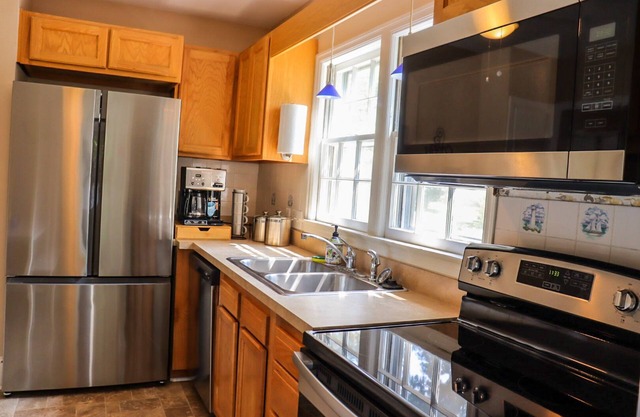 Cozy 2/1 House in Quiet Greensboro Neighborhood