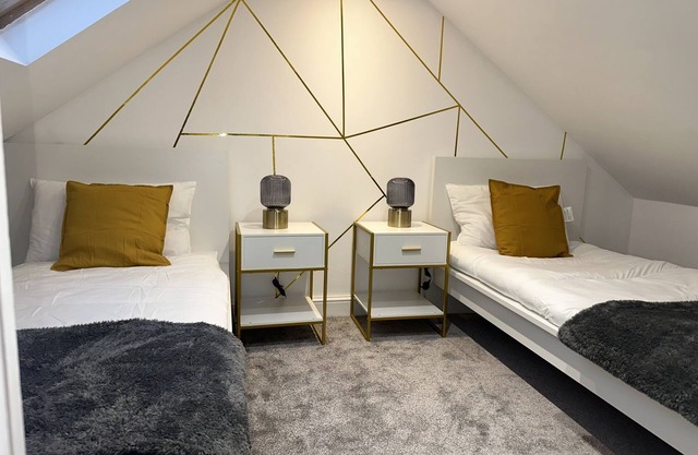 Cozy 2 bed home in Ilford- Groups Welcome!