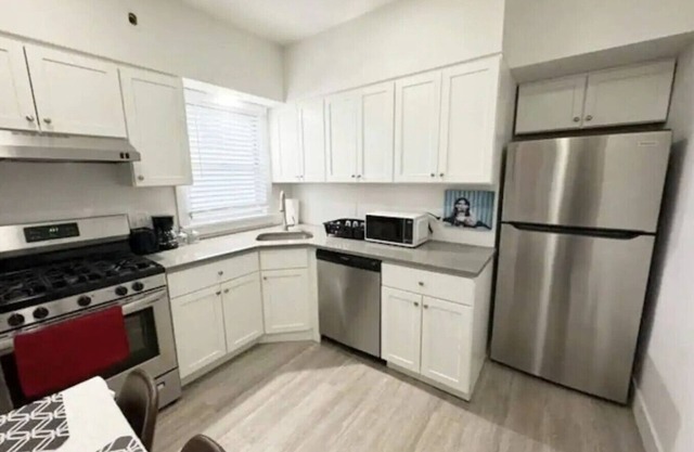 Cozy 2 bedroom 1 bath with amazing NYC views