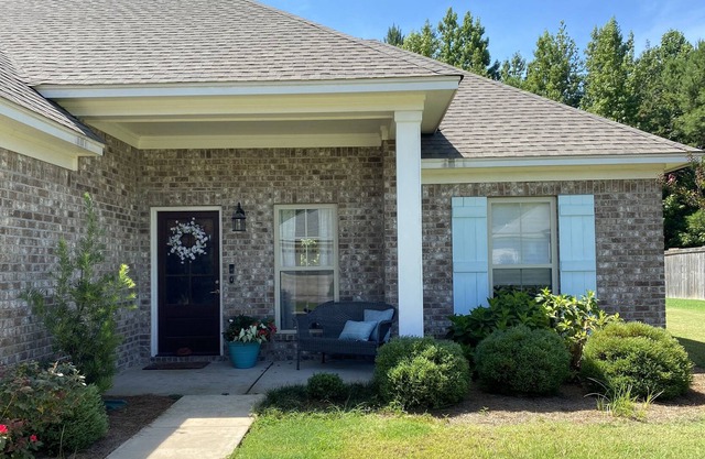 Cozy 2 bedroom, 2 bath house 10 minutes from Downtown Oxford!