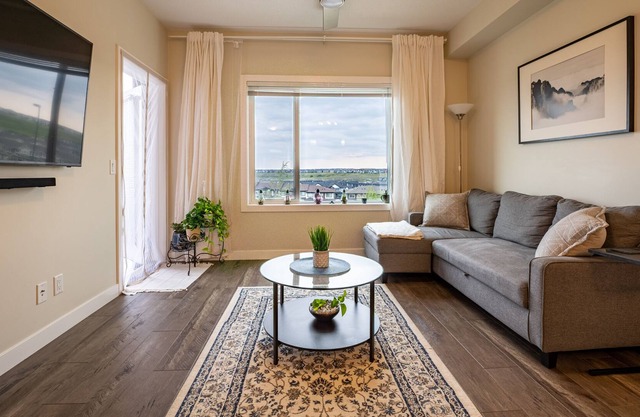 Cozy 2 bedroom 2 bathroom condo in NW Calgary